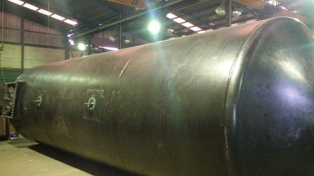 Virola de un depósito cilíndrico de gran diámetro durante el montaje en el taller