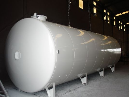 Depósito cilíndrico de gran capacidad terminado en la nave de Talleres Manza